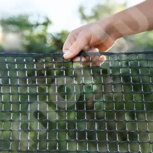 Plastik Dekoratif Bahçe Çiti – 10 mm Göz Aralıklı – Siyah Renk – Balkon ve Kedi Filesi