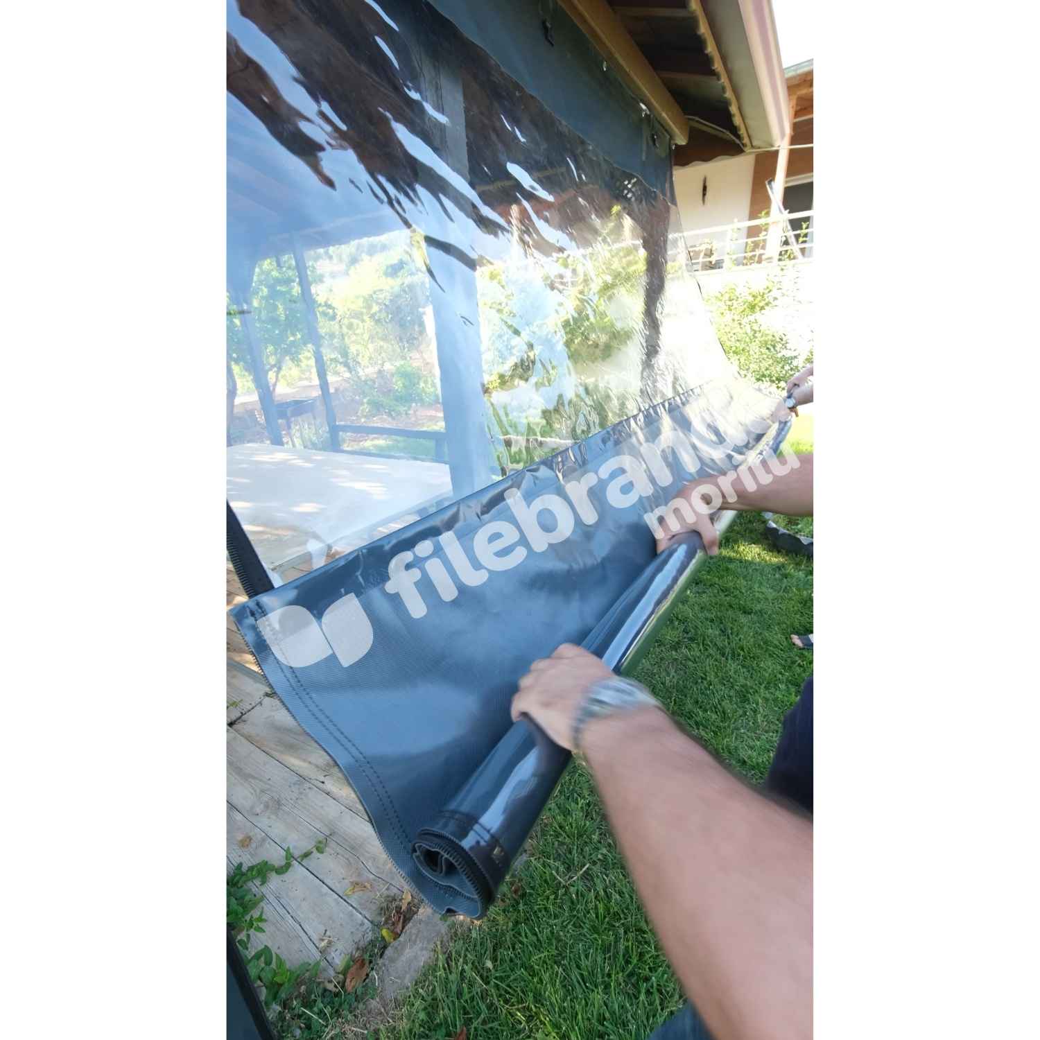 Model 9 – Fermuarlı Ortası Şeffaf Kamelya Brandası – Antrasit Polyesterli (0.8 mm) 5 Yukarı sarılan ortası şeffaf branda