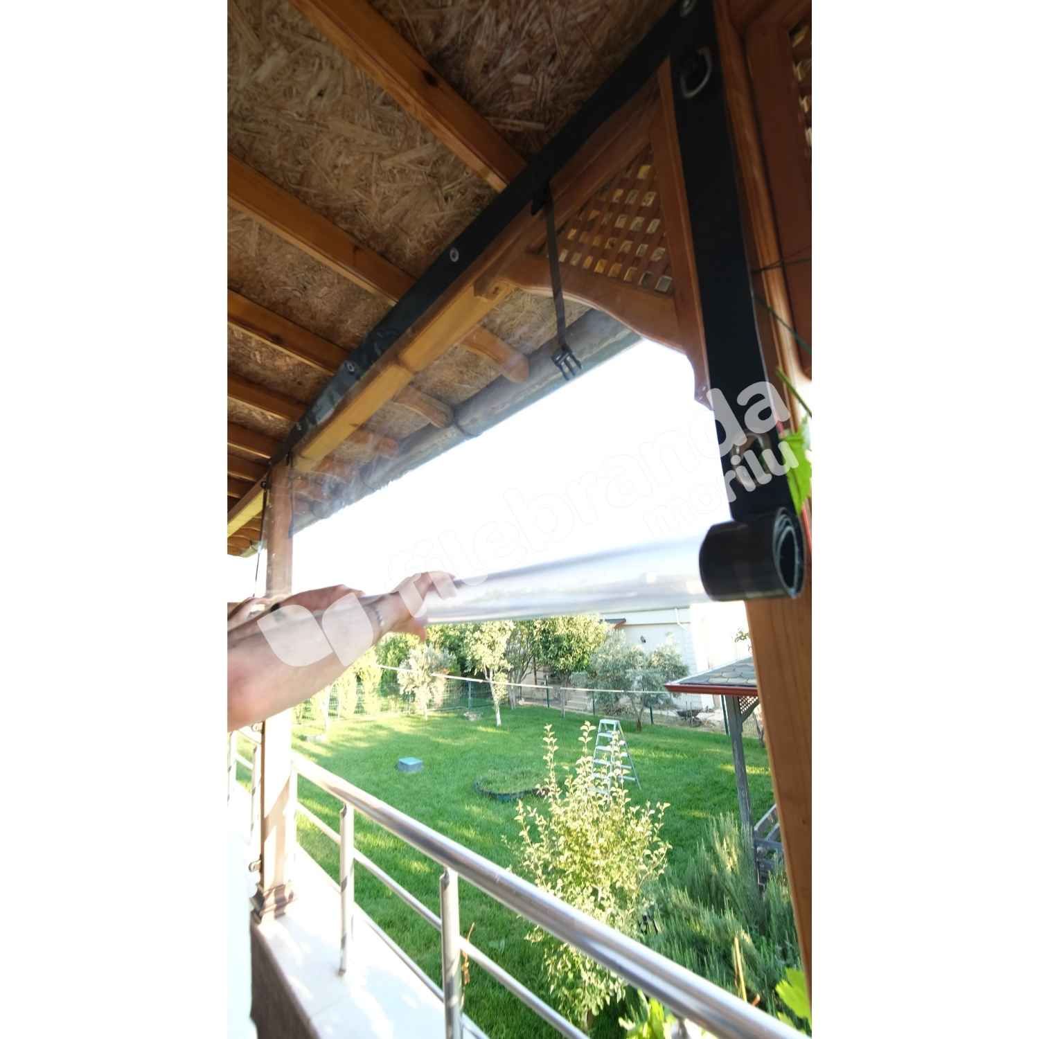 Model 7 – Mandallı Şeffaf Balkon Brandası – Yukarı Sarılır (0.8 mm) 8 Model 7 – Mandallı Şeffaf Balkon Brandası – Yukarı Sarılır (0.8 mm) - Görsel 8