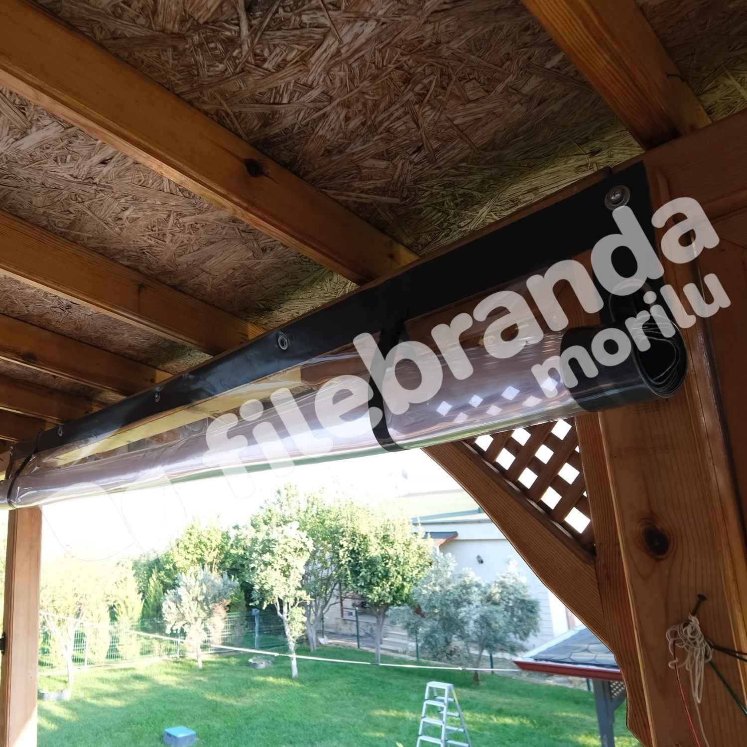 Model 7 – Mandallı Şeffaf Balkon Brandası – Yukarı Sarılır (0.8 mm) 7 Şeffaf balkon brandası döner mandal sistemi